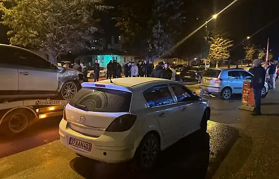 İlk Önce Birbirlerine, Sonra Duran Araçlara Çaptılar