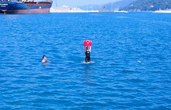 İnebolu'da Kapanış Programı: Denizde Türk Bayrağı Açtılar