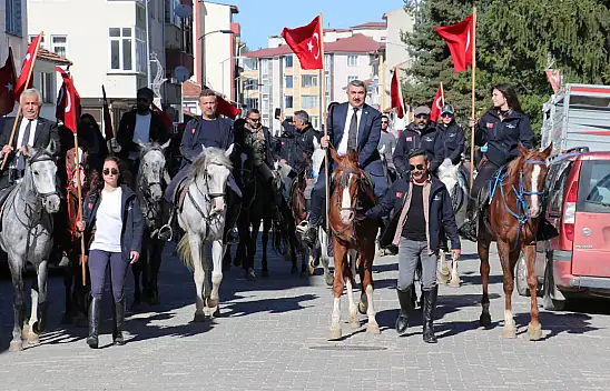 İstiklal Yolu'nu At Sırtında Geçtiler