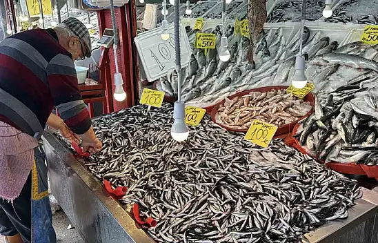 Karabük'te Balık Tezgahlarında Hamsi Bolluğu