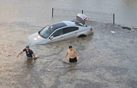 Komşuyu Sel Vurdu