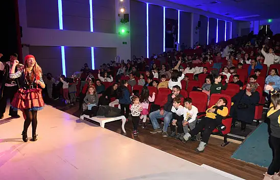 Kastamonu Belediyesi'nden Çocuklara 'Kaptan Kanca' Müzikali