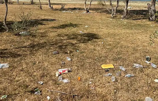 Kastamonu'da Balık Tutmaya Gelen Gençler Çöp Topladı