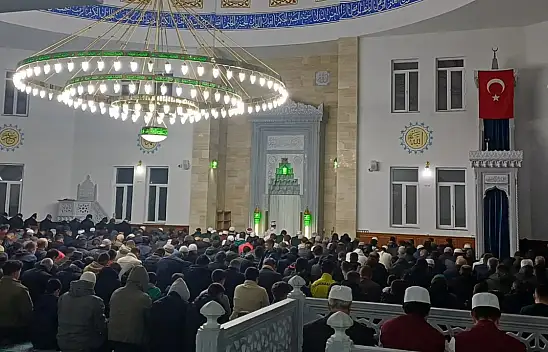Kastamonu'da Berat Kandili Camilerde Dualarla İdrak Edildi