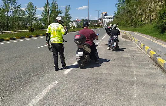 Kastamonu'da Motosiklet Denetimi: Alkollü Sürücünün Ehliyetine El Konuldu