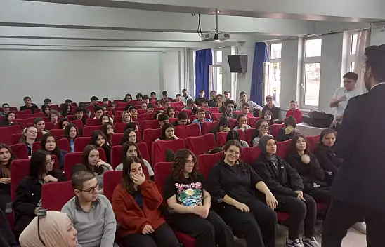 Kastamonu'da Öğrencilere 'Uçak Yolculuğunun Perde Arkası' Eğitimi Verildi