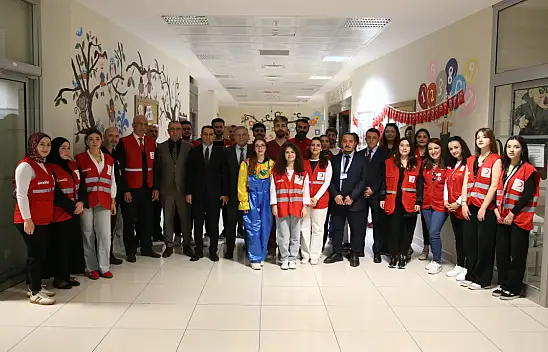 Kastamonu'da Tedavi Gören Çocukların Yüzünü Güldürdüler