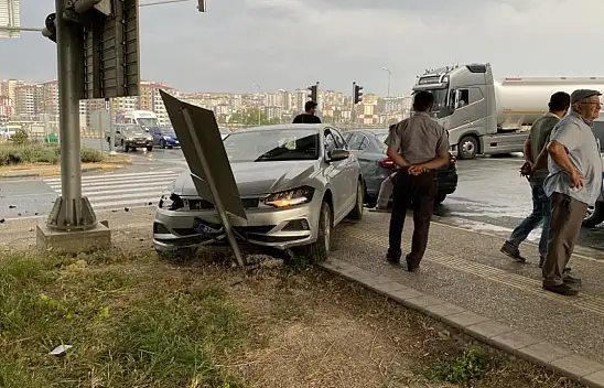 Kastamonu'da Üç Araç Birbirine Girdi: 5 Yaralı