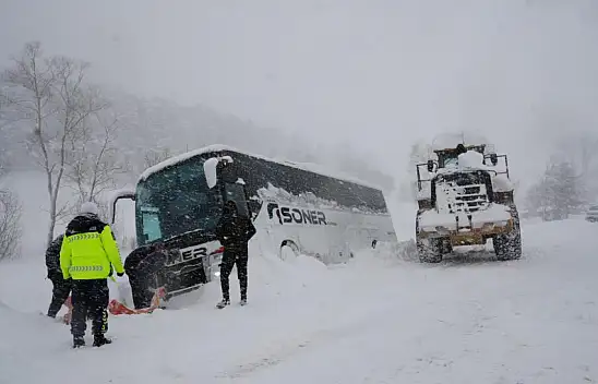 Kastamonu'da Yolcu Otobüsü Kara Saplandı