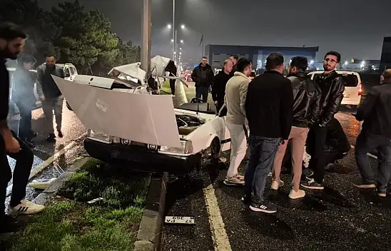Kastamonu Plakalı Otomobil Ortadan İkiye Ayrıldı: 1 Yaralı