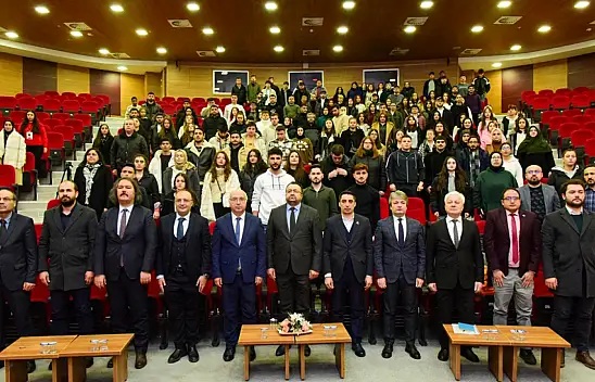 Kastamonu Üniversitesi'nde 'Dünya Ekonomisinde Güncel Gelişmeler' Konferansı