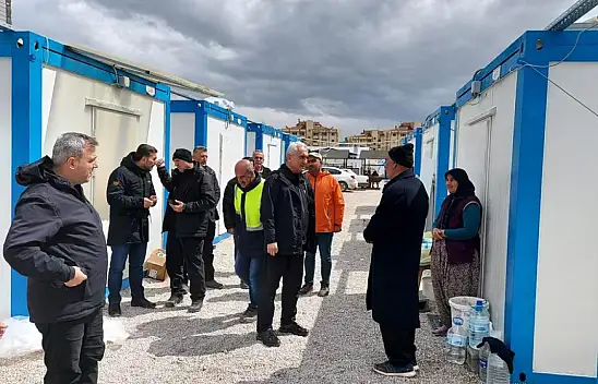 Kastamonu Valisi Avni Çakır, İslahiye'de depremzedeleri dinledi