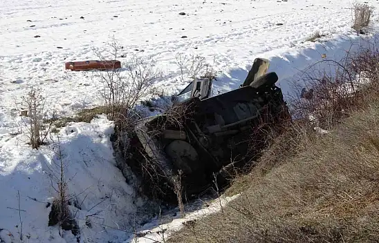 Kastamonu'da Otomobil Şarampole Yuvarlandı: 1'i Ağır 4 Yaralı