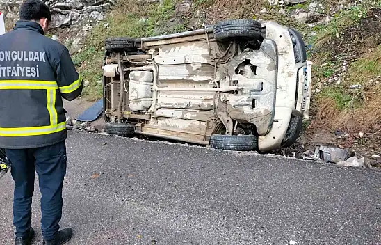 Zonguldak'ta Kontrolden Çıkan Araç Devrildi: 2 Yaralı