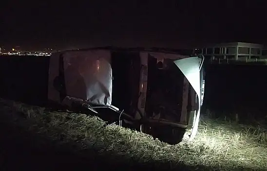 Kontrolden Çıkan Otomobil Devrildi: 2 Yaralı