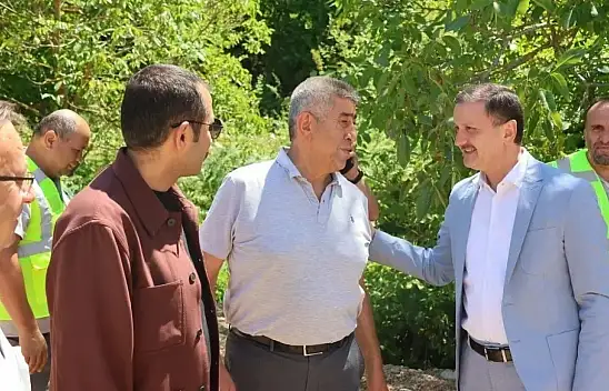 Köy Yolundaki Asfalt Çalışmalarına Yakın Takip