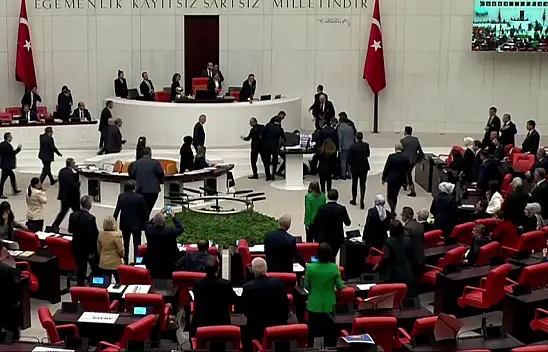 Meclis Kürsüsünde Fenalaşan Milletvekili Hayatını Kaybetti!