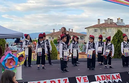 Miniklerden yılsonu gösterisi