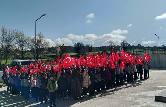 Okullar Bayraklarla Açıldı