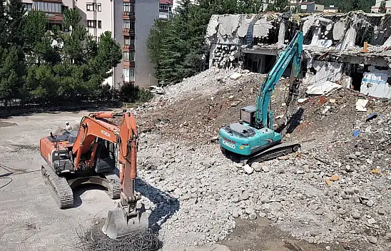 Okullarda yıkım ve güçlendirme çalışmaları başladı