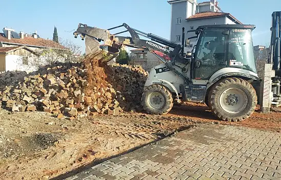 Osmancık'ta Bir Garip Olay: Sokaklara Döşenen Kaldırım Taşları Kepçe ile Söküldü
