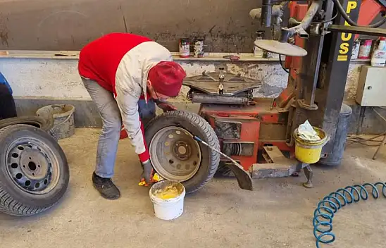 Oto Lastikçiler Hareketlendi