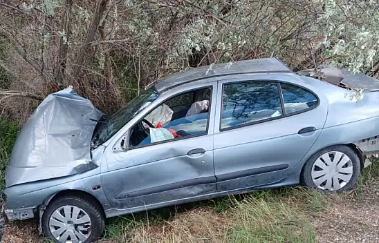 Otomobil Şarampole Devrildi: 1 Ölü, 1 Yaralı