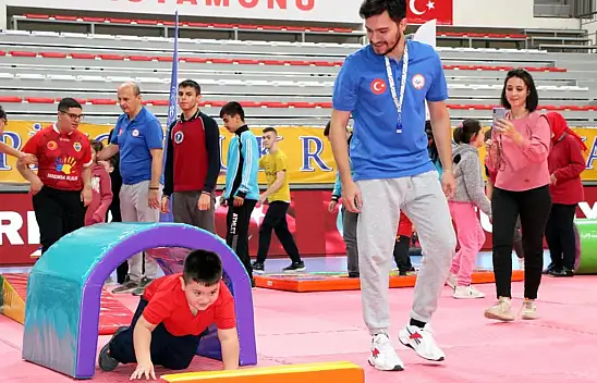 Özel çocuklar hünerlerini sergiledi