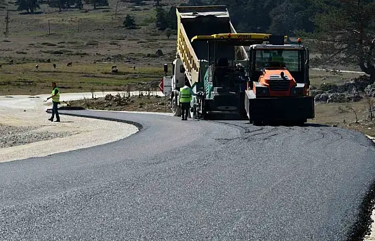 Özel İdare Asfalt Üreterek Yol Yapmaya Başladı