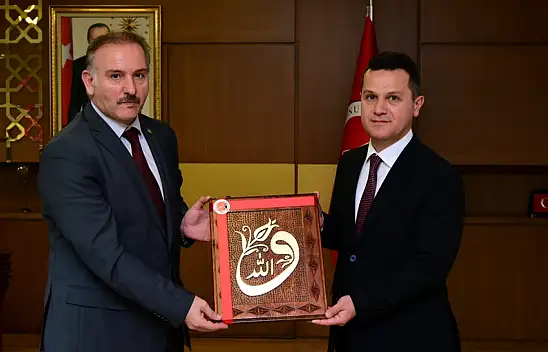 Rektör Güllüoğlu'ndan Rektör Topal'a Ziyaret