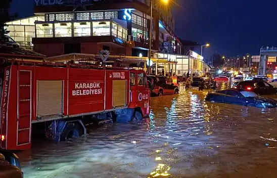 Sağanak Hayatı Felç Etti