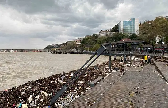 Sağanak Sonrası Sahilde Kirlilik Meydana Geldi
