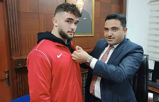 Şampiyon Güreşçi Alperen Atar, Memleketinde Davul Zurna ile Karşılandı
