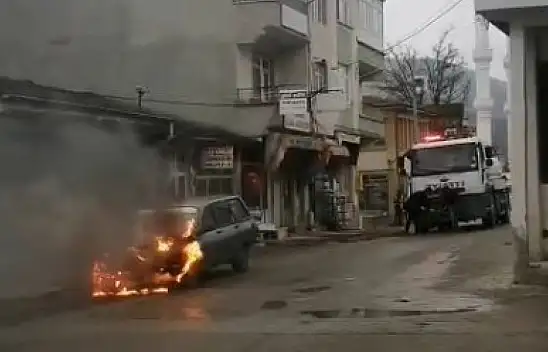 Seyir Halindeki Otomobil Alev Aldı!