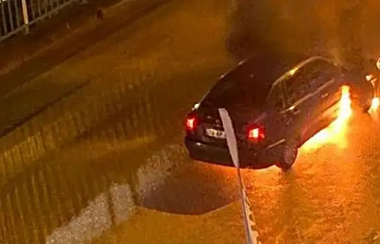 Seyir Halindeki Araç Alev Aldı
