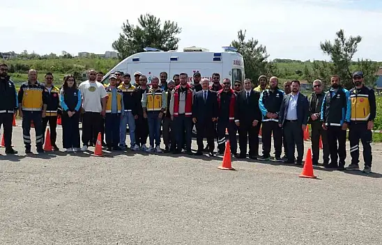 Sinop'ta Ambulans Sürücüleri Yeteneklerini Sergiledi