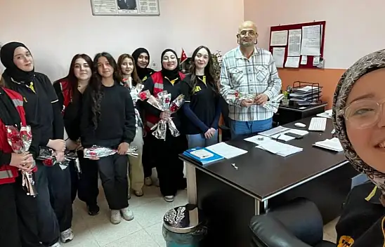 Sinop'ta Öğrencilerden Öğretmenlere Çiçek