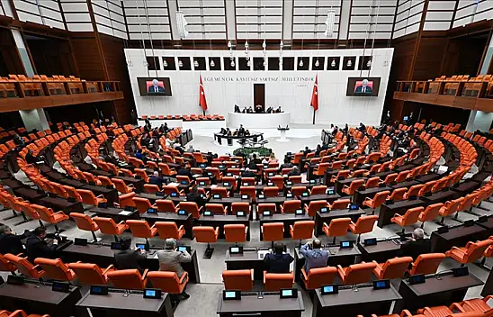 Sosyal Medyaya 15 Yaş Düzenlemesi Kabul Edildi