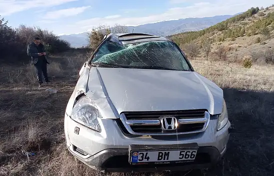 Tarlaya Uçan Cipteki 3 Kişi Yaralandı