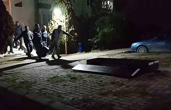 Tartıştığı Arkadaşını Bıçaklayarak Öldürdü