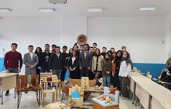 Tasarladıkları Ürünler Sergilendi