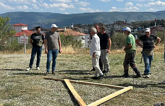 Tosya Belediyesi, İlçedeki Ortaokula Saha Yapıyor
