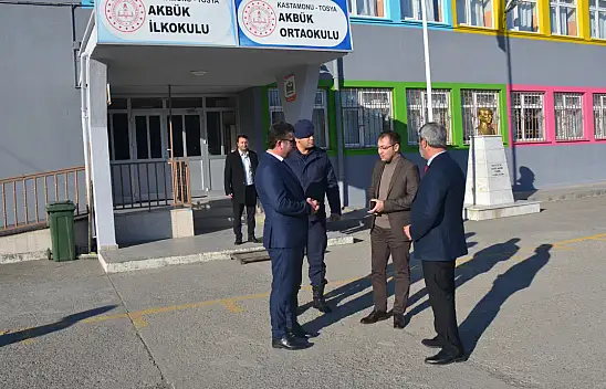 Tosya Kaymakamı Ünsal'dan Okullara Ziyaret