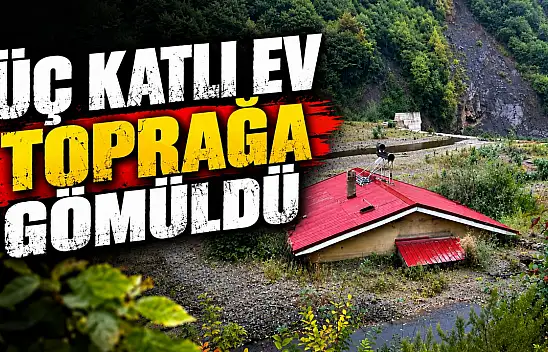 Üç Katlı Ev Toprağa Gömüldü