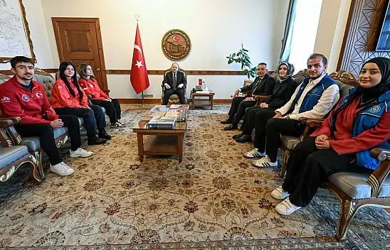 Vali Dallı Genç Sporcuları Kabul Etti