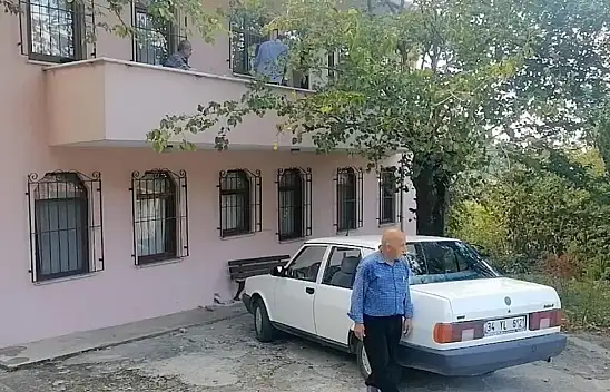 Yaşlı Çiftin Evi Taşlandı Otomobili Kundaklandı