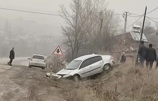 Yoldan Çıktı