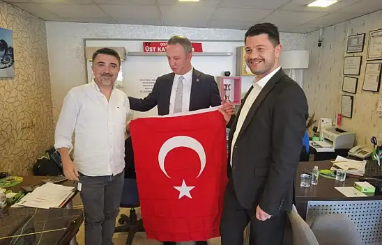Zonguldak'ta 2 bin adet bayrak dağıtıldı