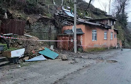 Zonguldak'ta Heyelan Sonrası 3 Ev Tahliye Edildi