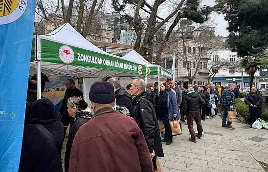 Zonguldak'ta Ücretsiz Fidan Dağıtımı Kalabalığa Neden Oldu